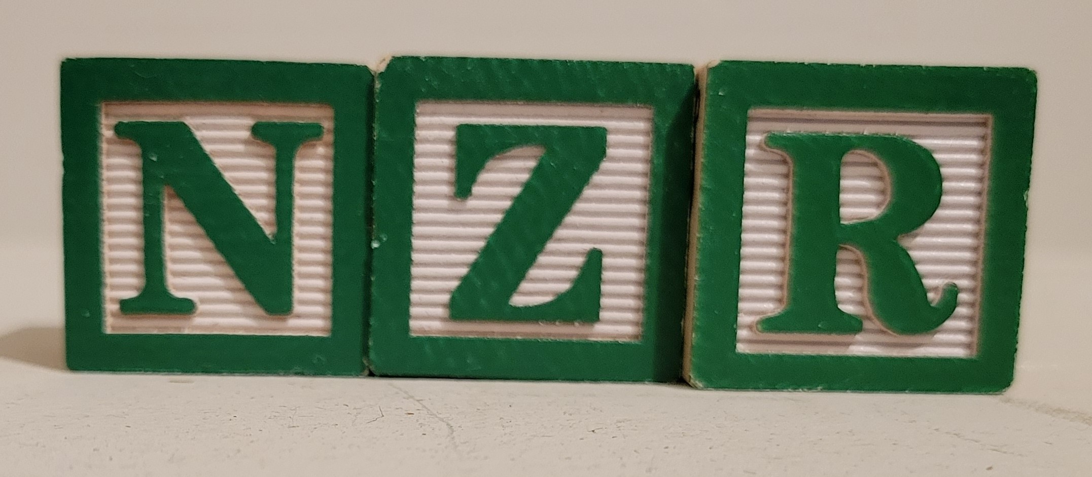 Initial queue state, letters N, Z, R from left to right